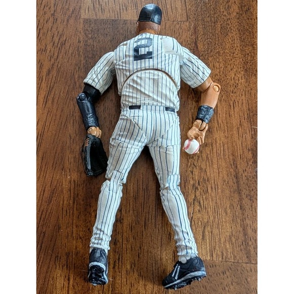McFarlane MLB Playmakers NY Yankees #2 Derek Jeter Action Baseball Figure 4" - Picture 3 of 5